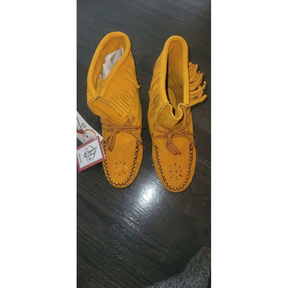 Women's Genuine Bastien Hiawatha Suede Moccasins Crafted in Canada  Sz 7